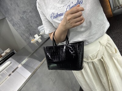 낫띵리튼]Ain croco tote bag (Black)