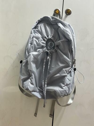 【POIE】hole string PO backpack ブラック hole string po backpack (blue grey) - poie | 60% - Asian